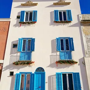 casa-blue-windows.sicilyhotelsitaly.net/